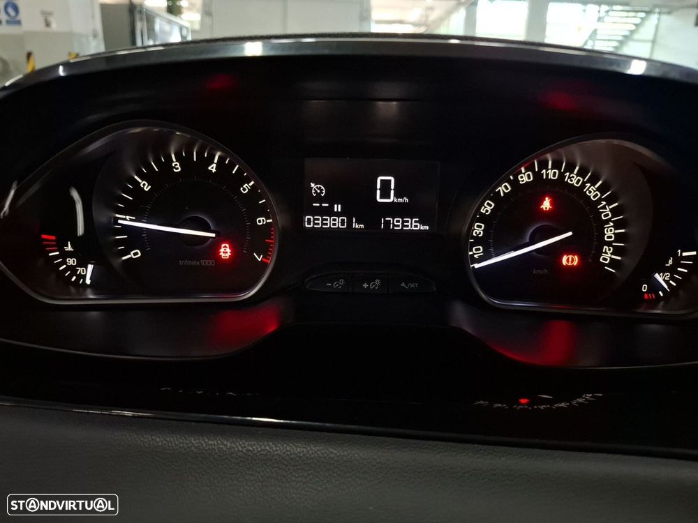 Peugeot 208 1.2 PureTech Signature - 15