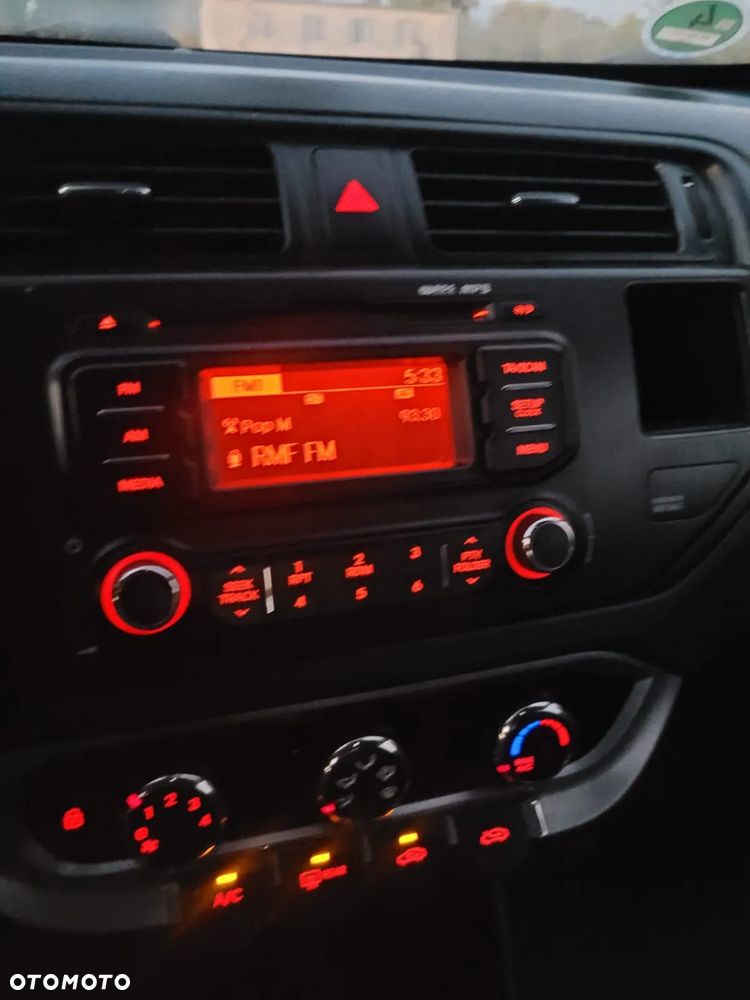 Kia Rio 1.2 Fifa World Cup Edition - 18