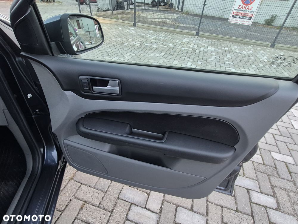 Ford Focus 1.6 16V Style - 18