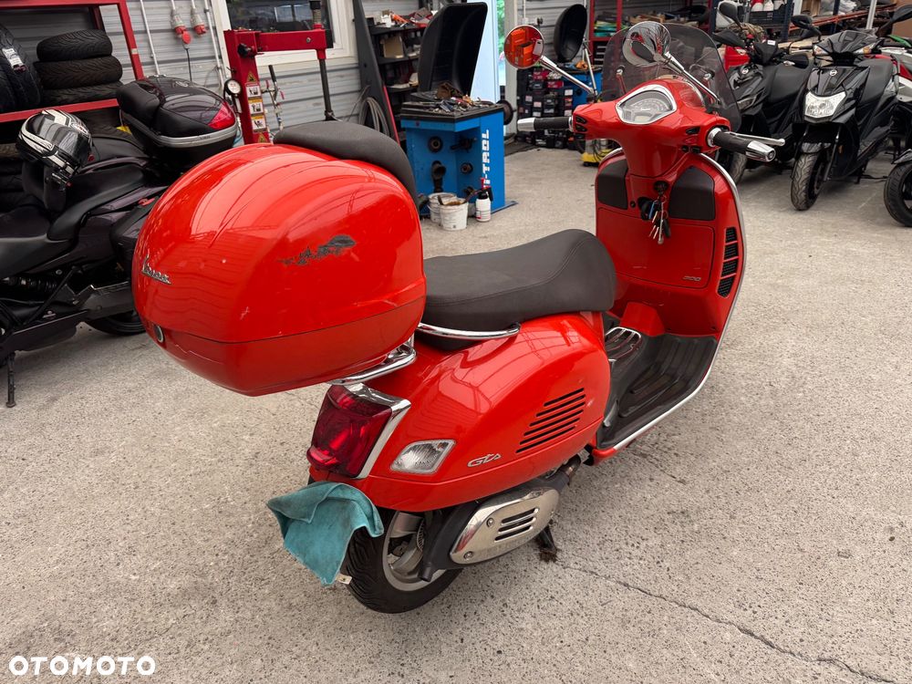 Vespa GTS - 7