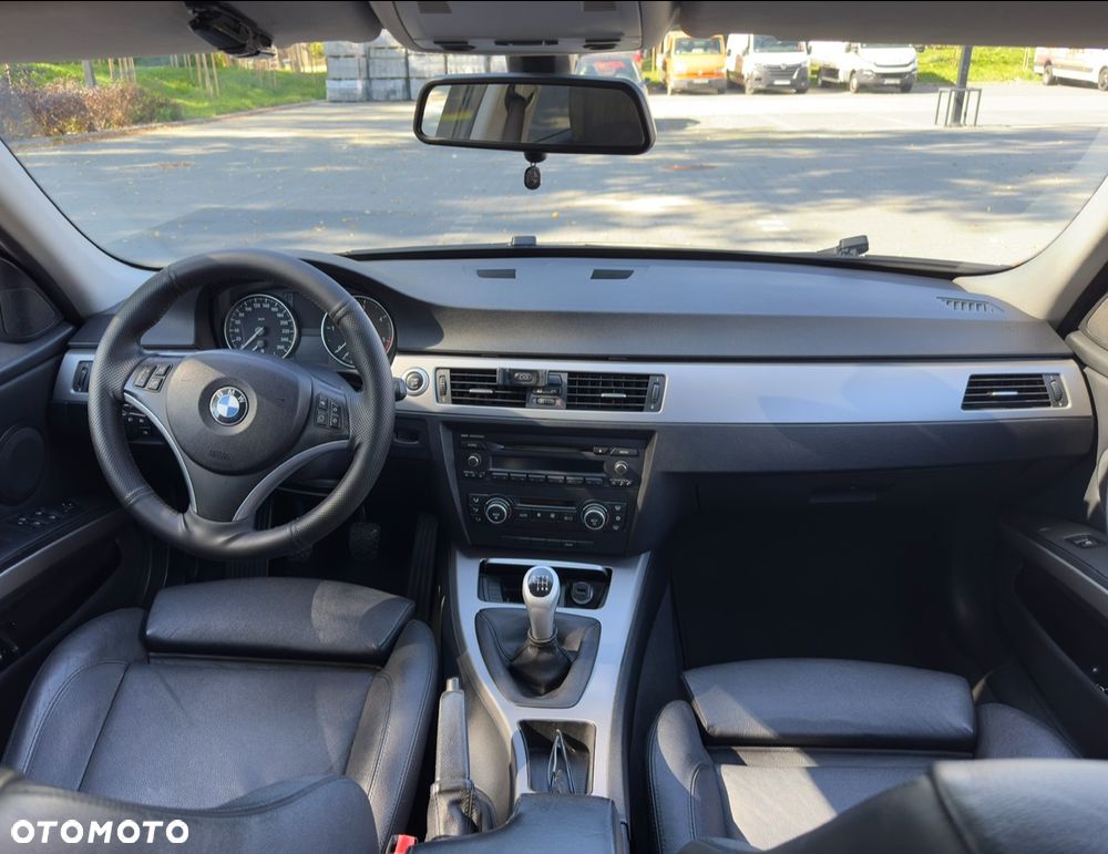 BMW Seria 3 318d - 12