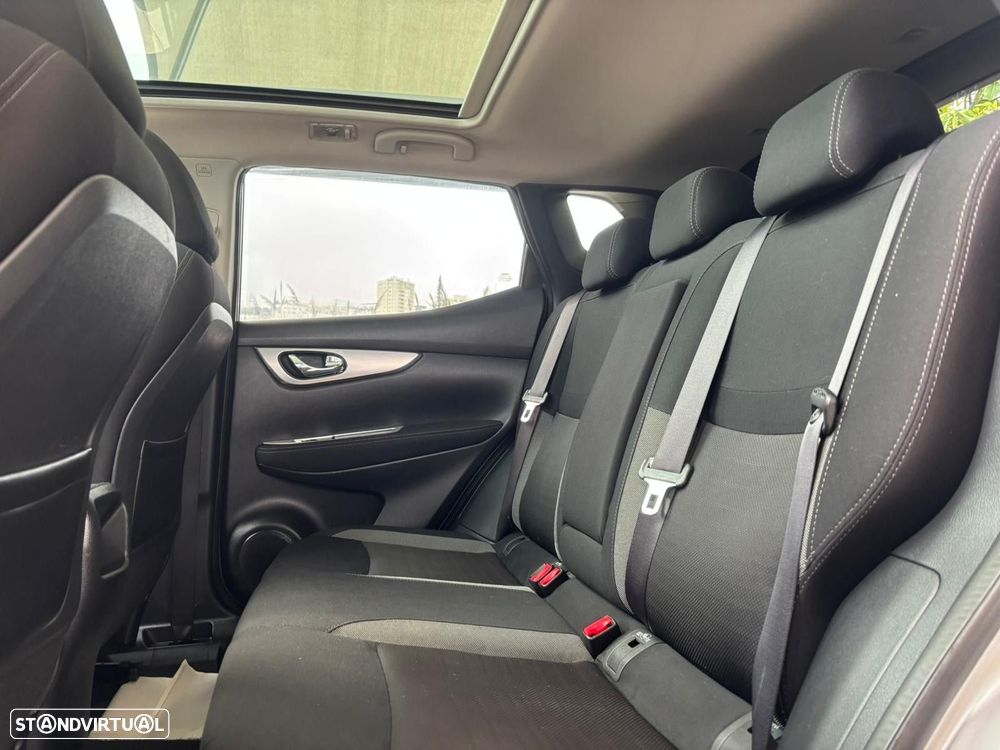 Nissan Qashqai 1.5 dCi N-Connecta - 31