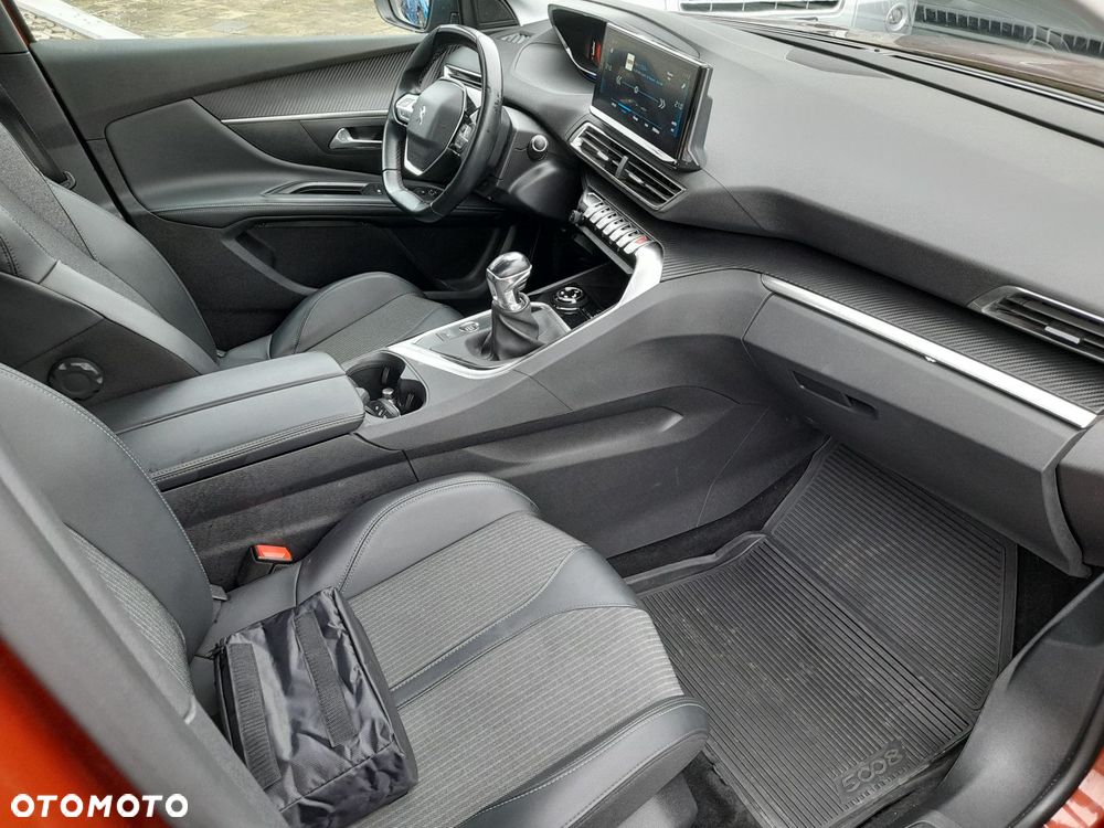 Peugeot 5008 1.2 PureTech Allure S&S - 19