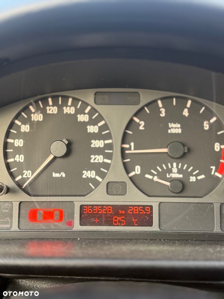 BMW Seria 3 320i - 13