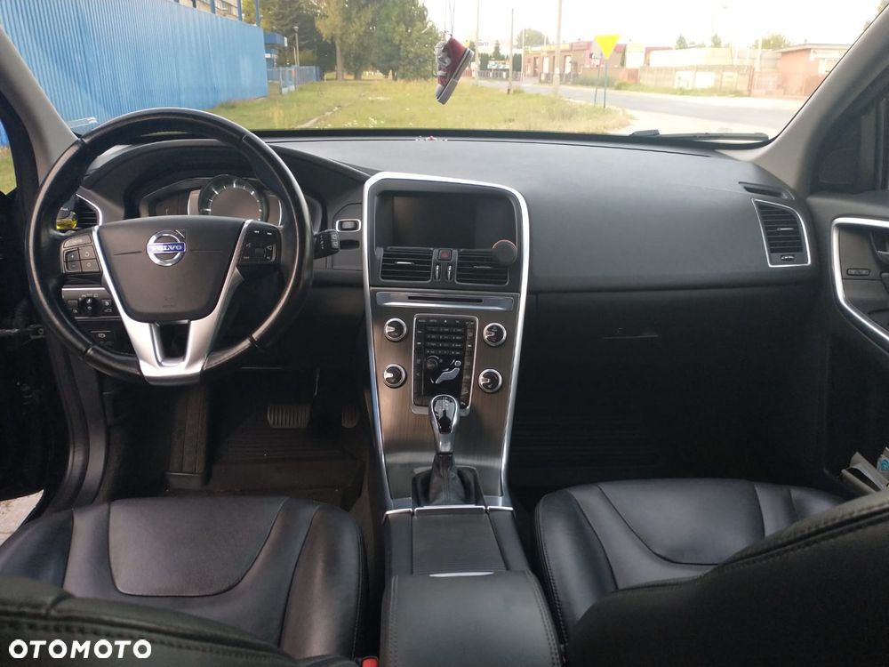 Volvo XC 60 D4 AWD Momentum - 9