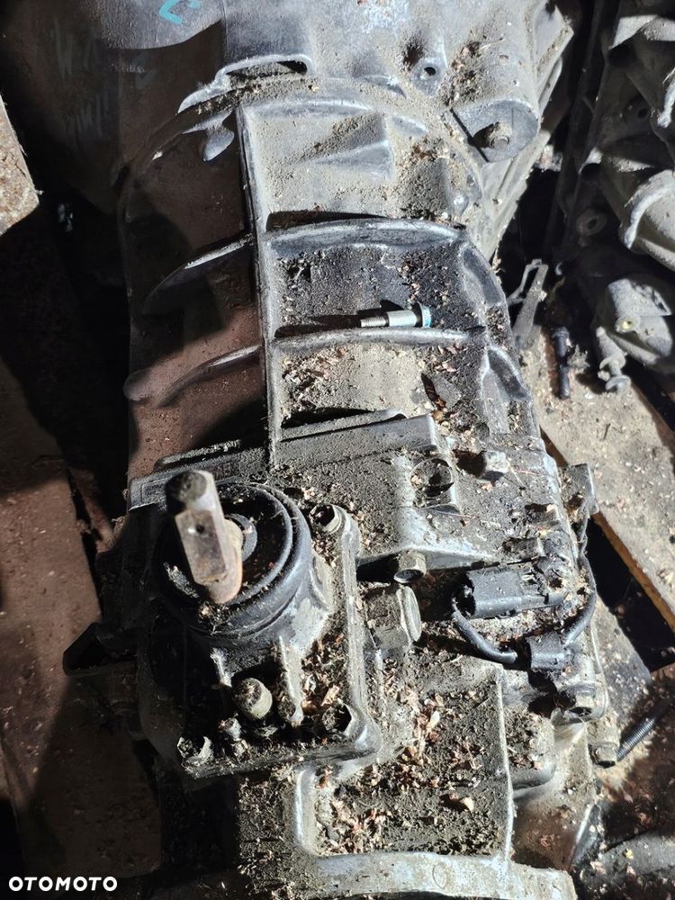 SKRZYNIA BIEGÓW MANUALNA JEEB GRAND CHEROKEE 2.5TD 52109021AB - 3
