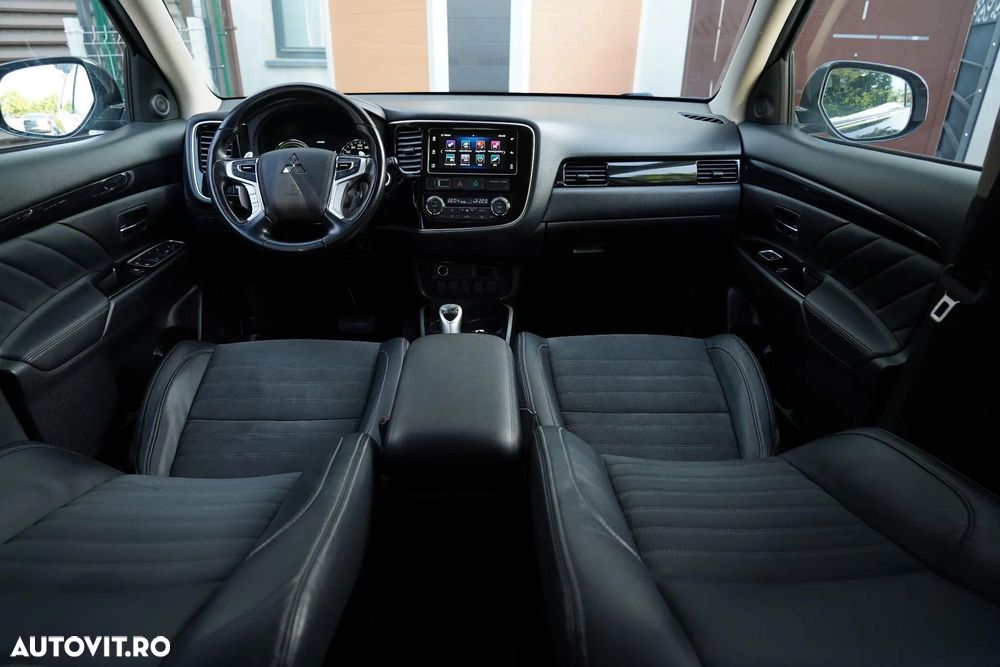 Mitsubishi Outlander 2.0 4WD Plus - 13
