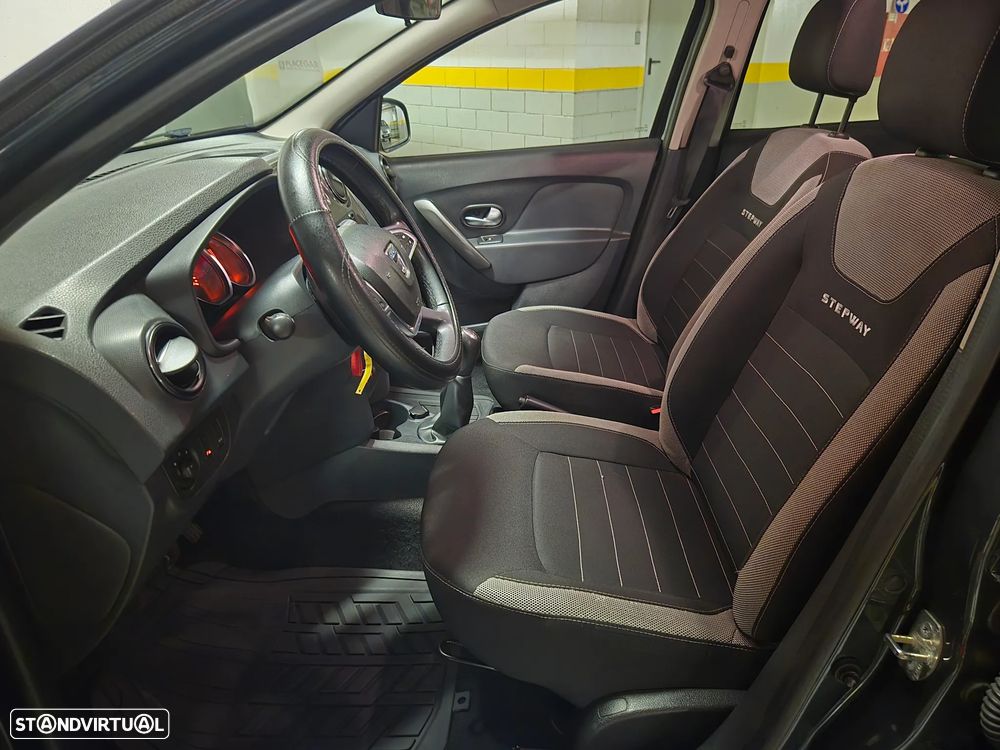 Dacia Logan MCV 0.9 TCe Stepway - 25