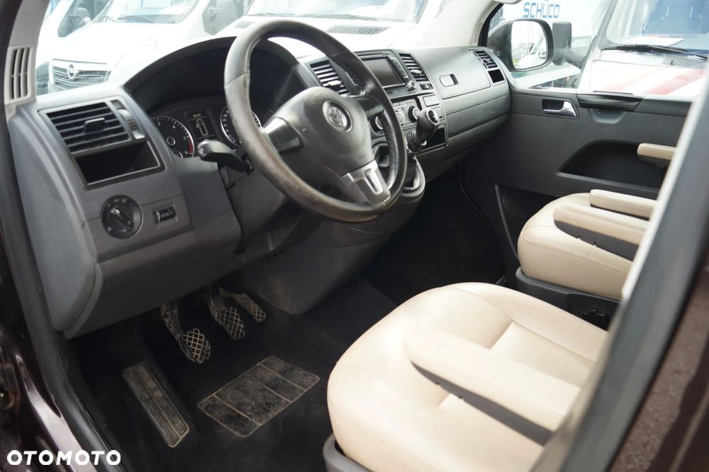 Volkswagen Caravelle - 20