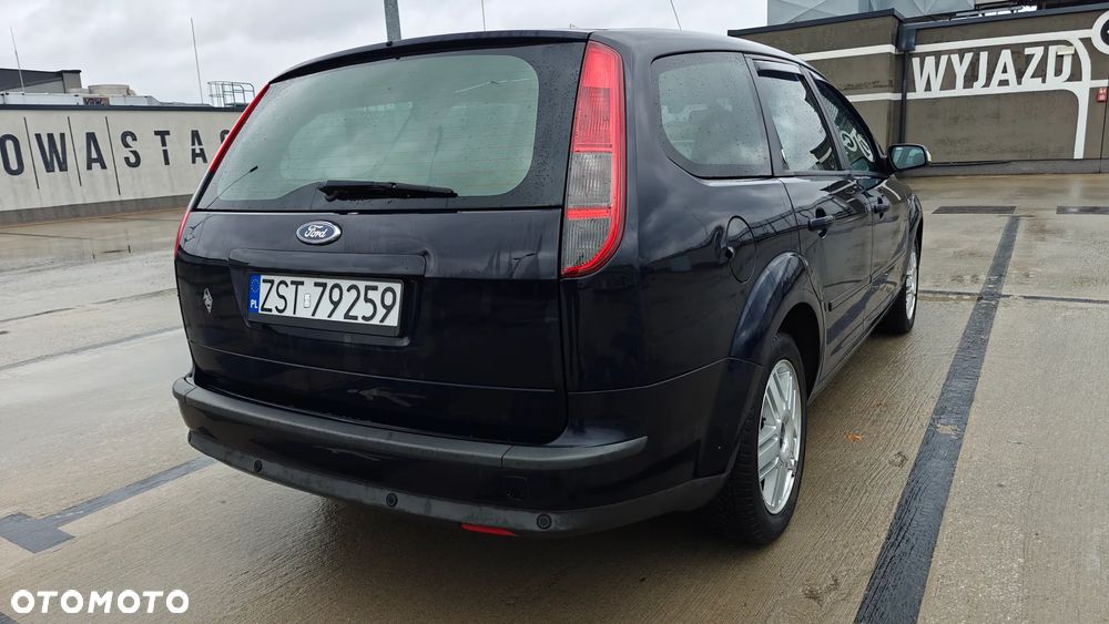 Ford Focus 1.6 Ghia - 11