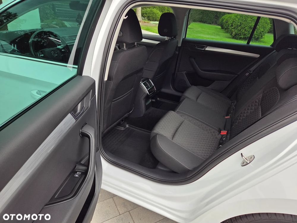 Skoda Superb 2.0 TDI SCR Style DSG - 29