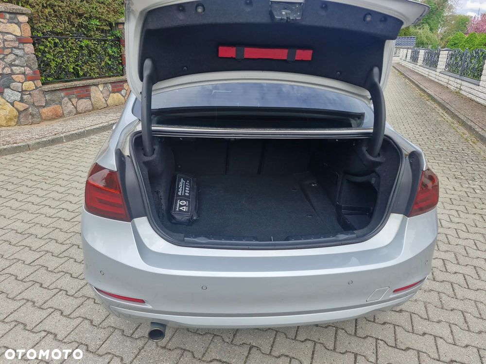 BMW Seria 3 316d M Sport - 12