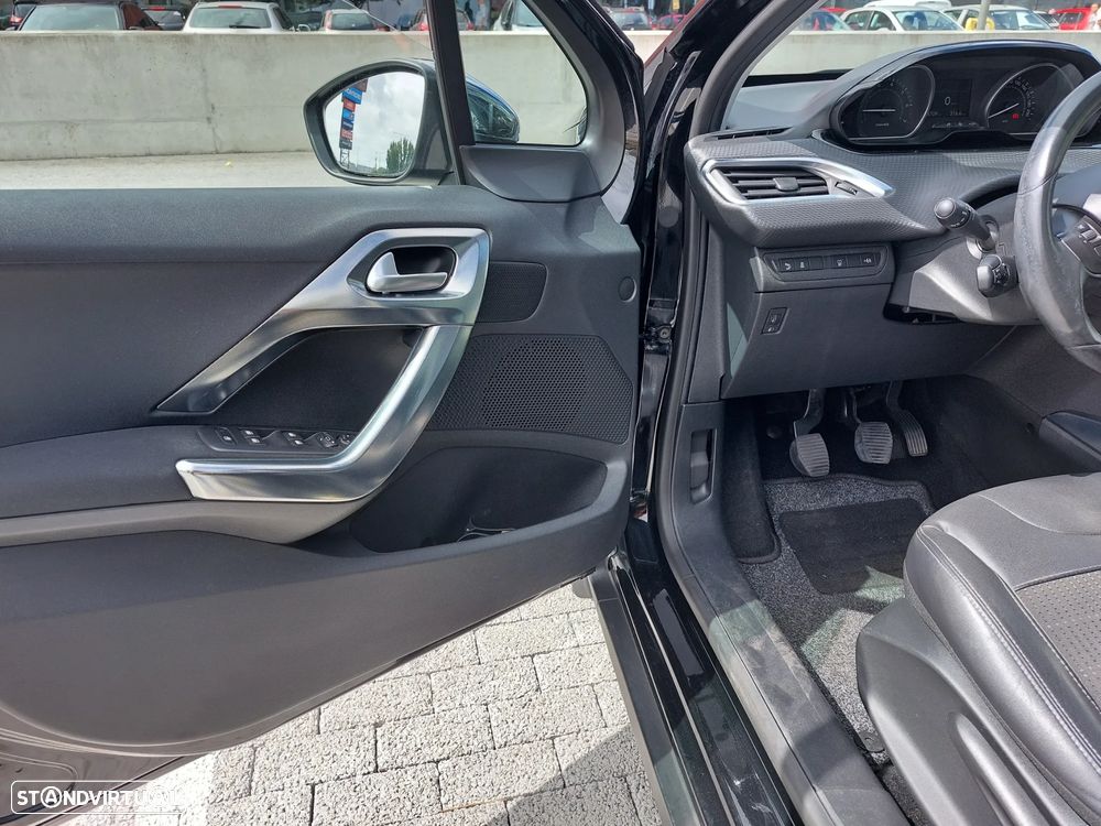 Peugeot 2008 1.2 PureTech Allure - 8