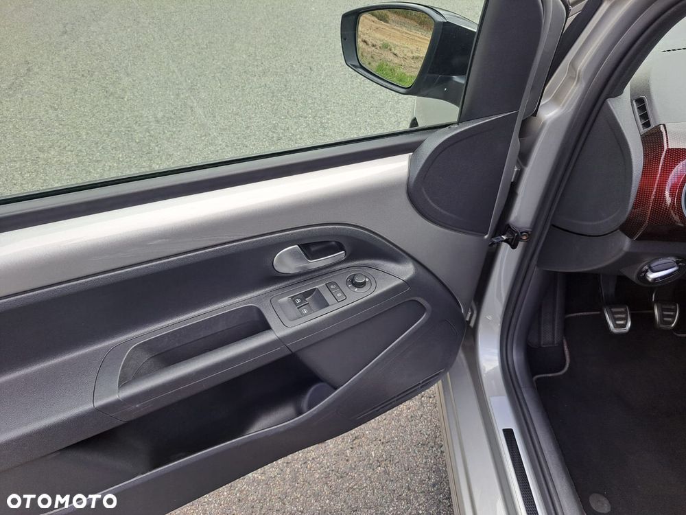 Volkswagen up! GTI - 27