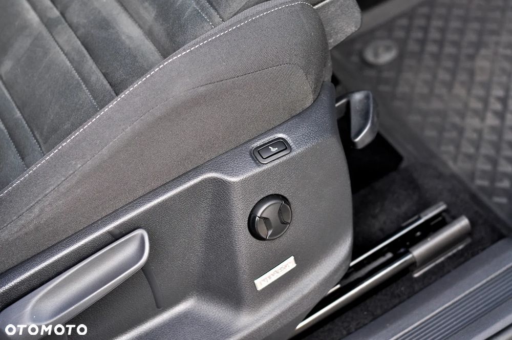 Volkswagen Touran 2.0 TDI SCR DSG Highline - 34