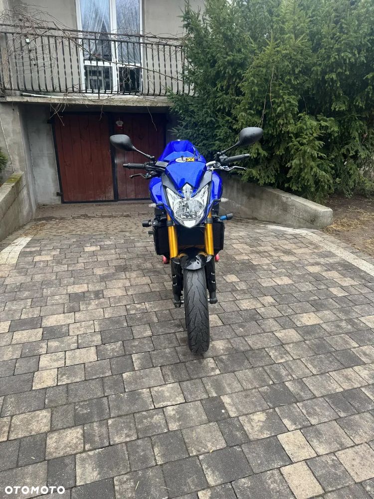 Yamaha FZ8 - 10