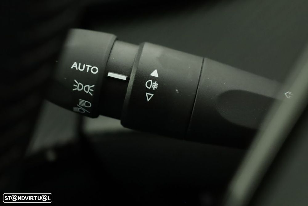 Peugeot 208 1.2 PureTech Style - 18