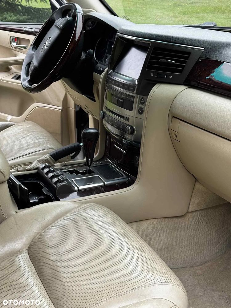 Lexus LX 570 - 11