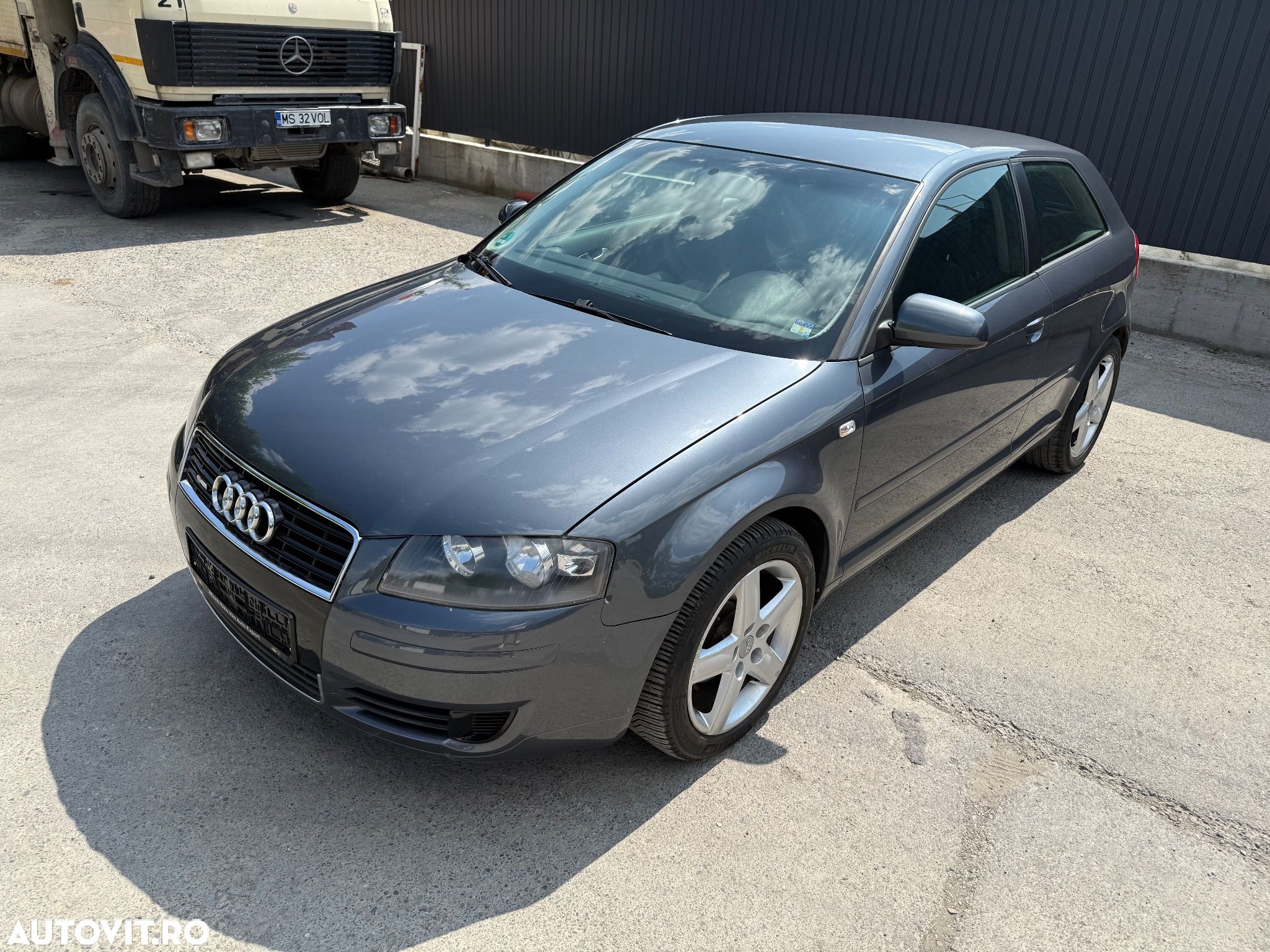 Audi A3 1.6 MPI Ambiente - 1