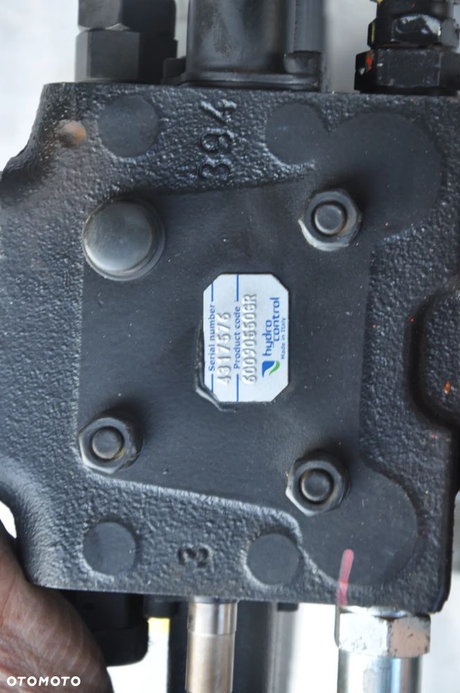 Rozdzielacz hydrauliczny JCB 8025 - 5
