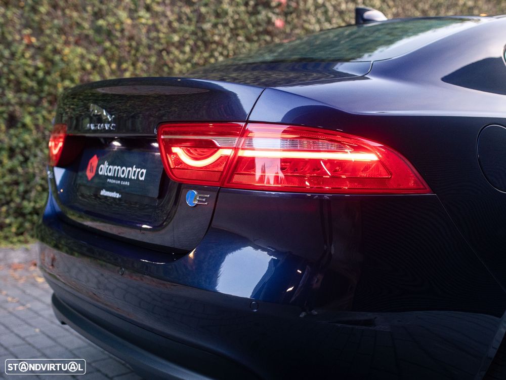 Jaguar XE 2.0 D Prestige - 11