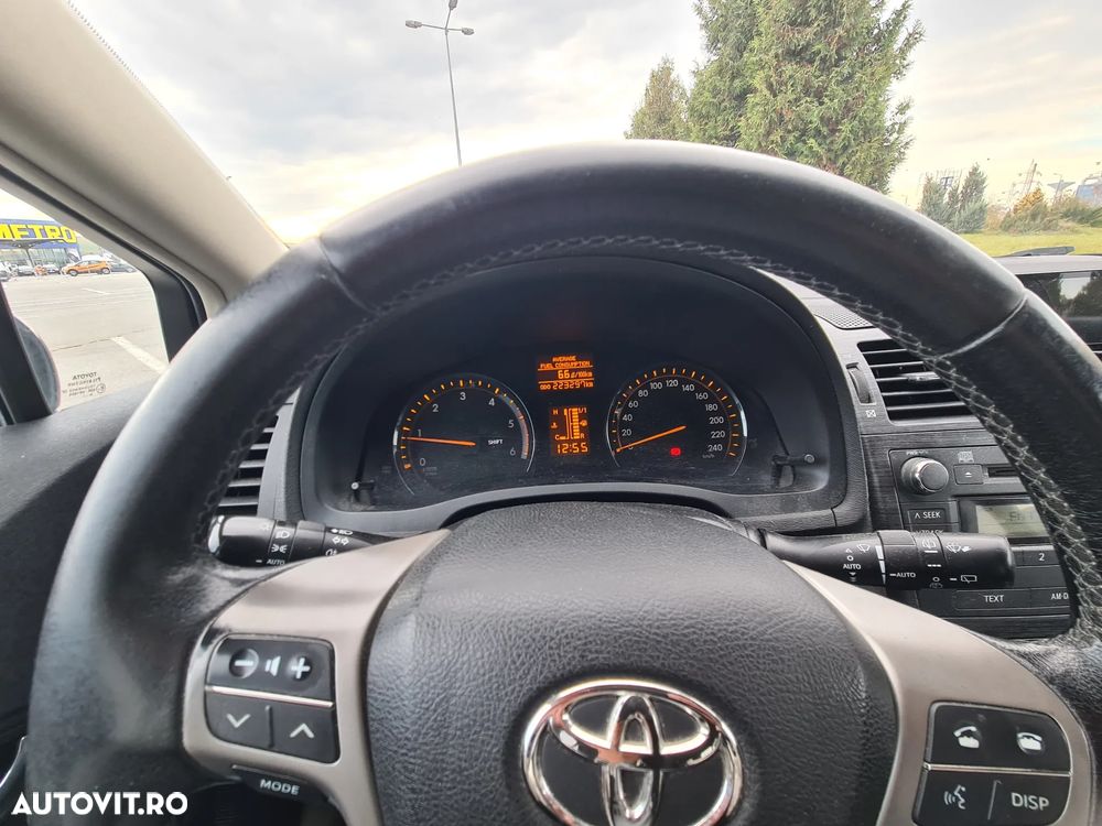 Toyota Avensis 2.0 D-4D Executive - 7