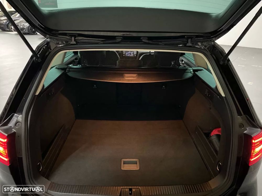 VW Passat Variant 2.0 TDi Confortline - 19