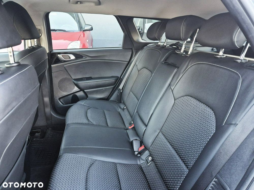 Kia Ceed 1.6 GDI PHEV L Business Line DCT - 16