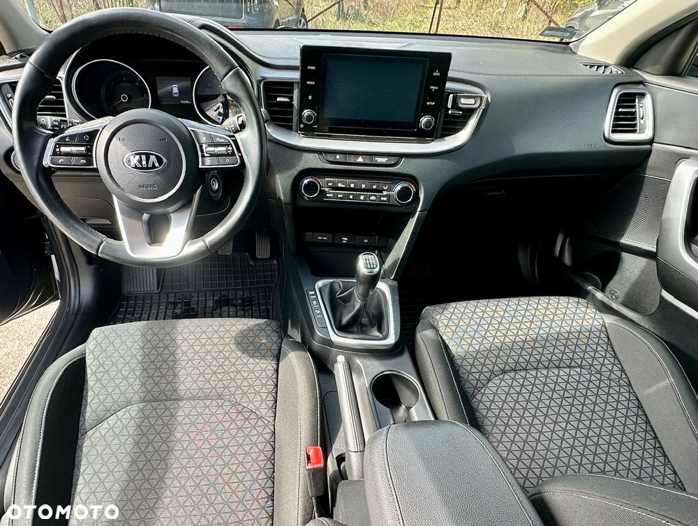 Kia Ceed 1.6 CRDi mHEV M - 9