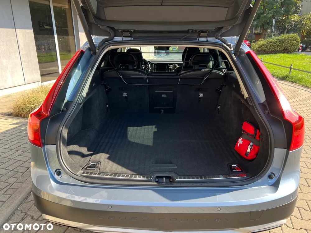 Volvo V90 Cross Country D5 AWD Momentum - 9
