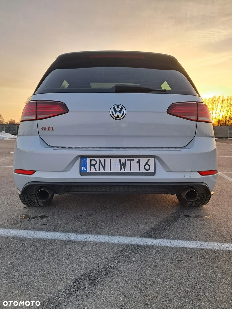 Volkswagen Golf GTI (BlueMotion Technology) DSG Performance - 3