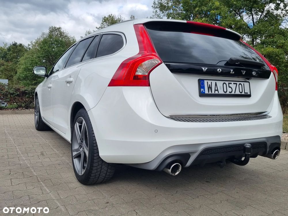 Volvo V60 D6 AWD Plug-in Hybrid R-Design Summum - 13