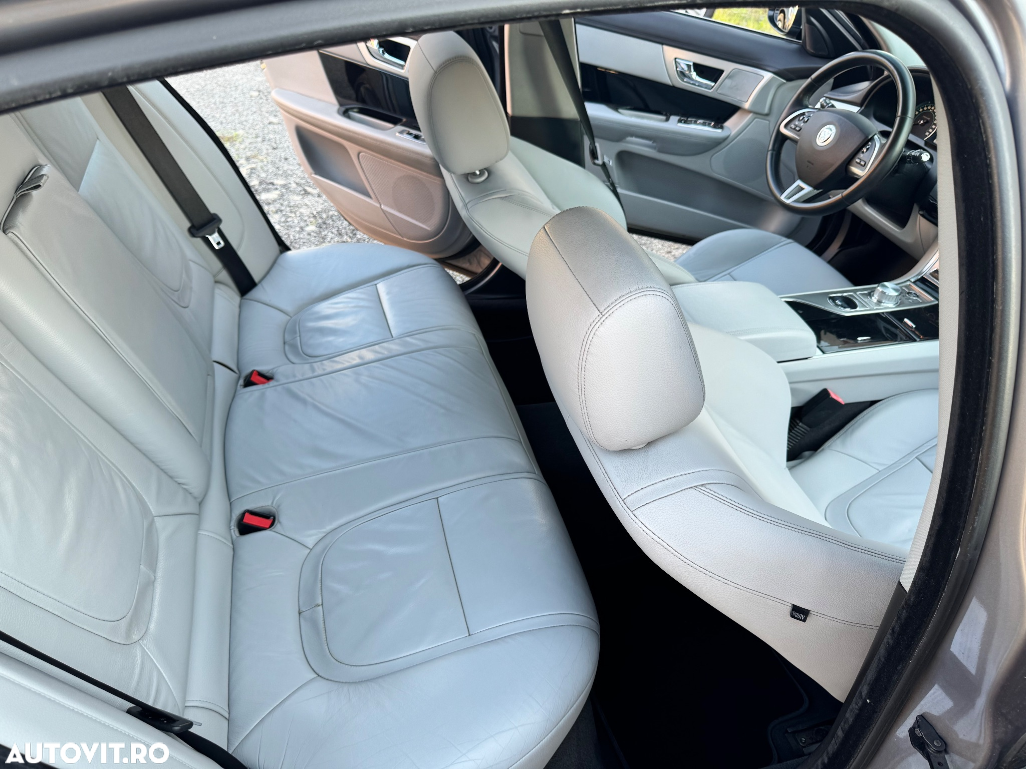 Jaguar XF 2.2D Luxury - 7