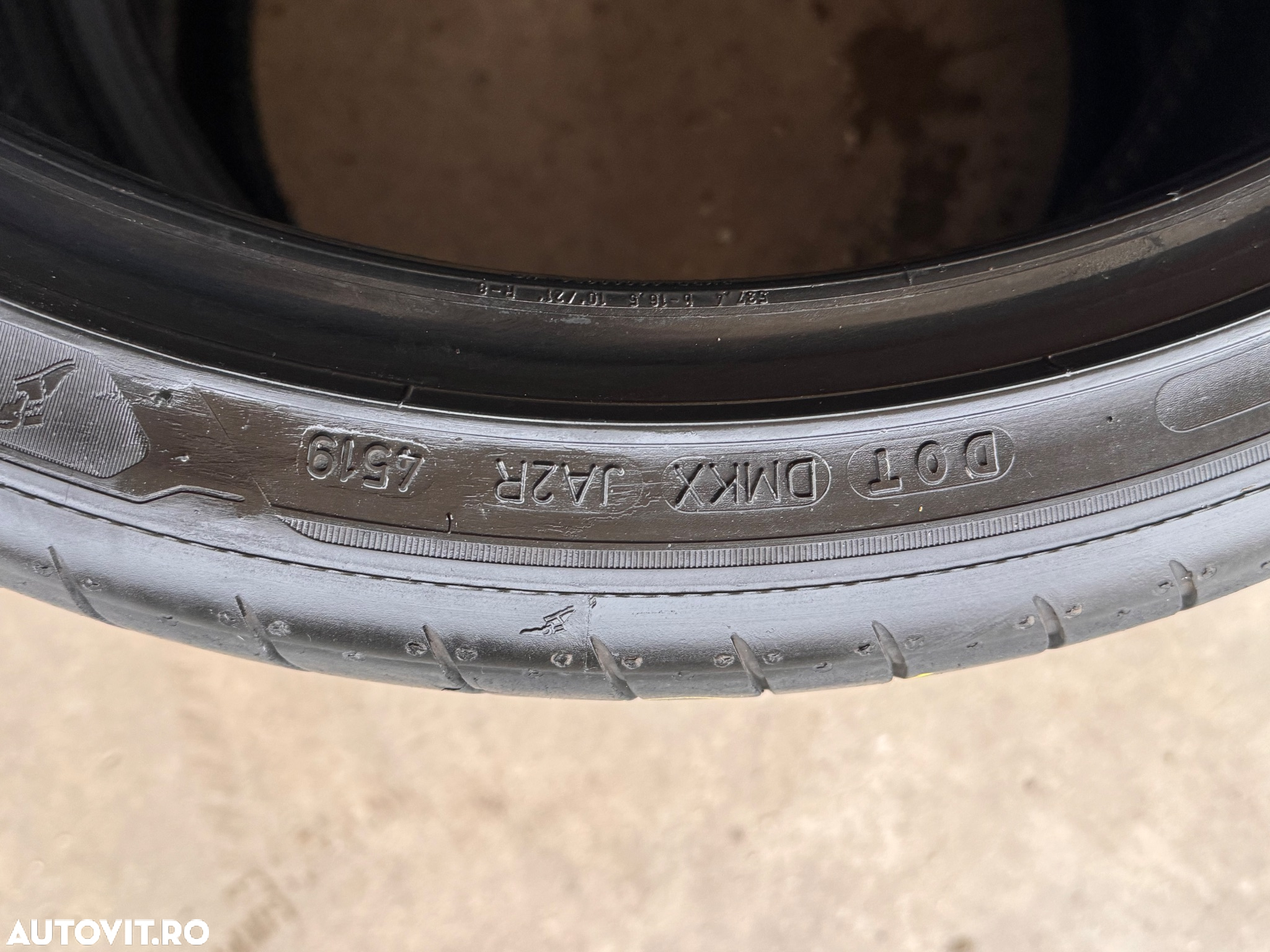 Vând 2 anvelope 305/30/21 goodyear de vară la 6mm - 8