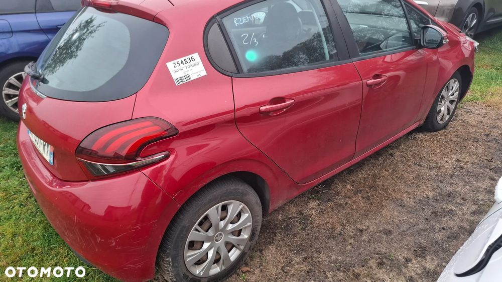 Peugeot 208 - 5