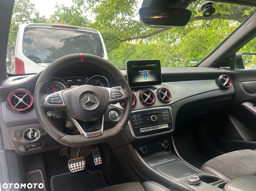 Mercedes-Benz CLA 250 4-Matic AMG Line - 11