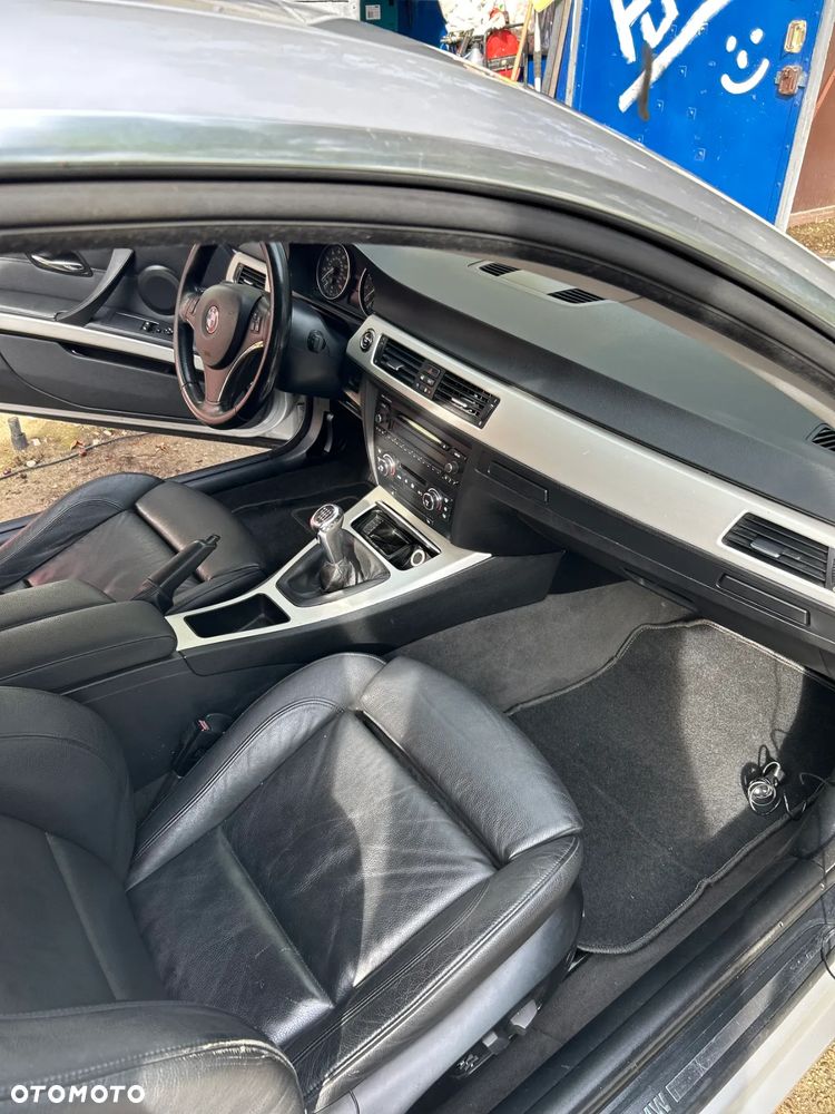 BMW Seria 3 330i Coupe - 8