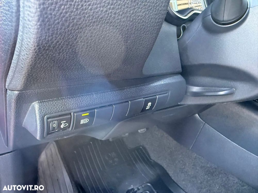 Toyota Corolla 1.8 HSD Business - 11
