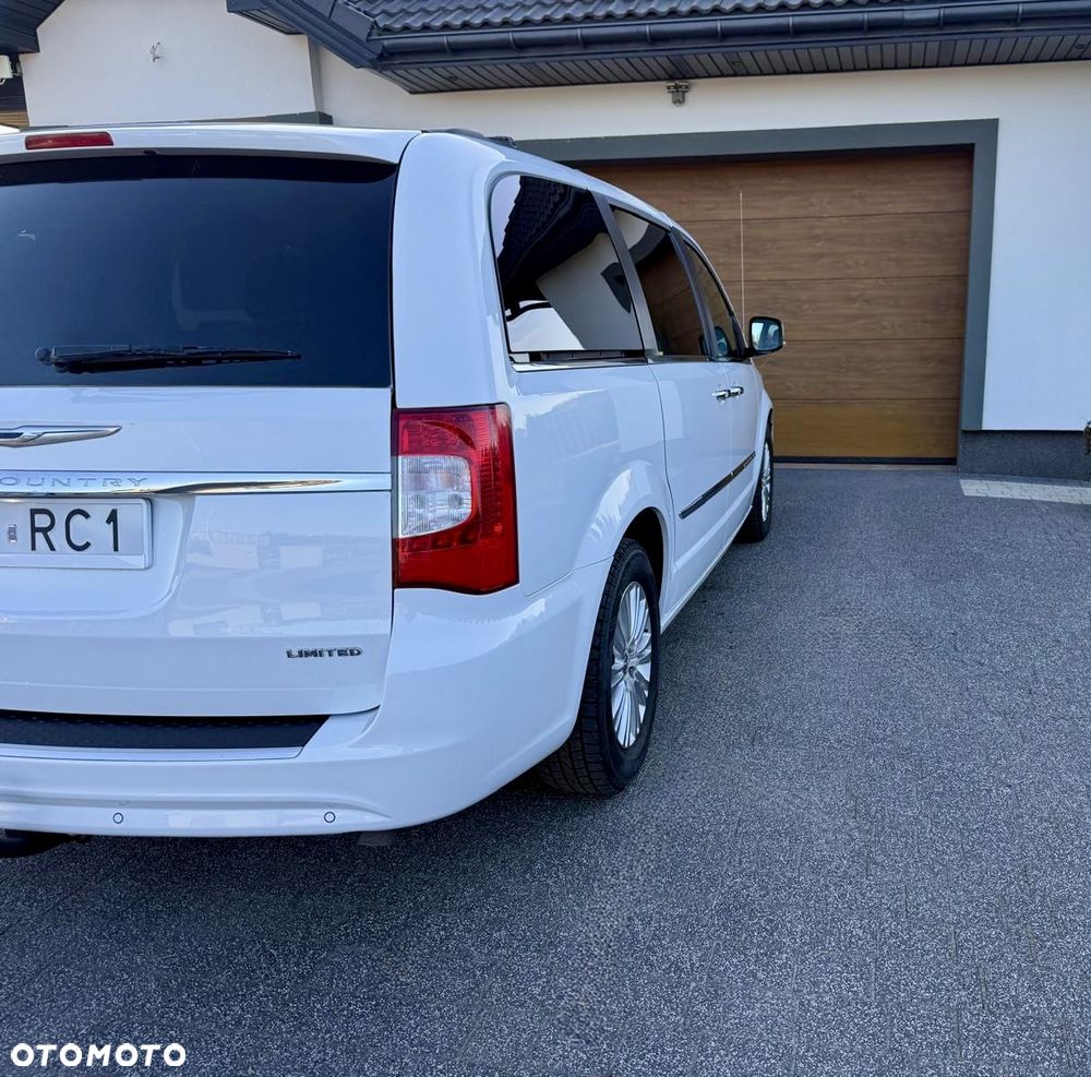 Chrysler Town & Country 3.6 Limited - 12