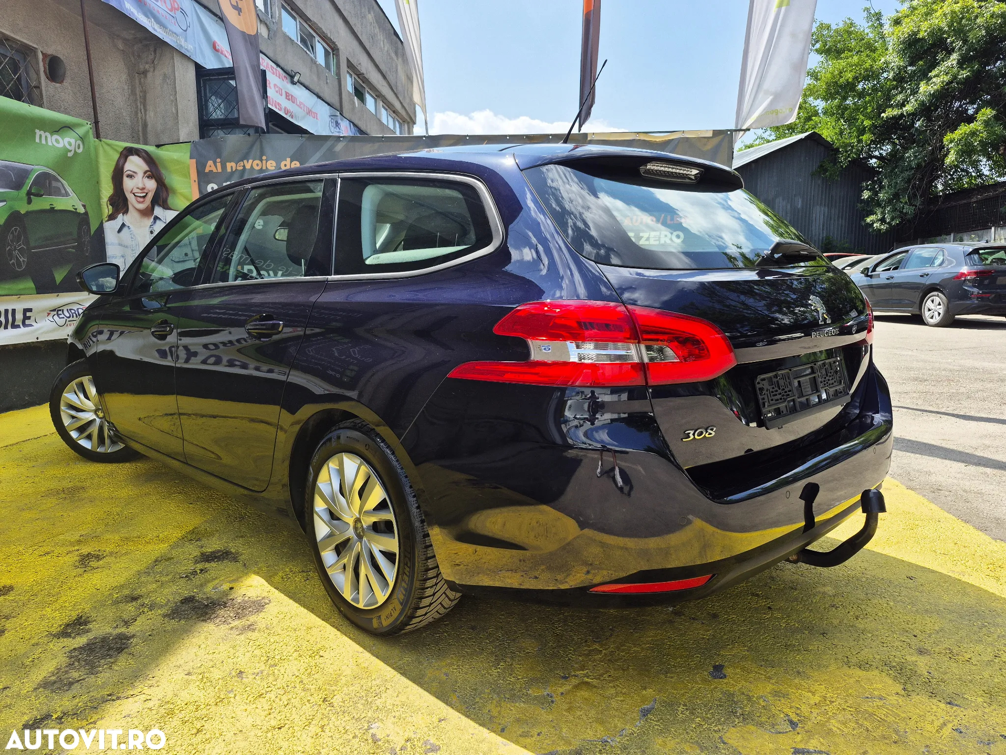 Peugeot 308 1.2 L PureTech Turbo S&S Allure - 8