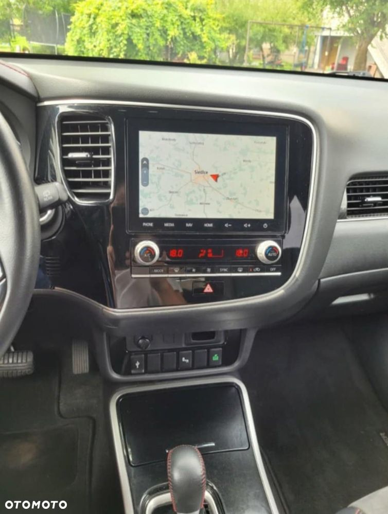 Mitsubishi Outlander - 11