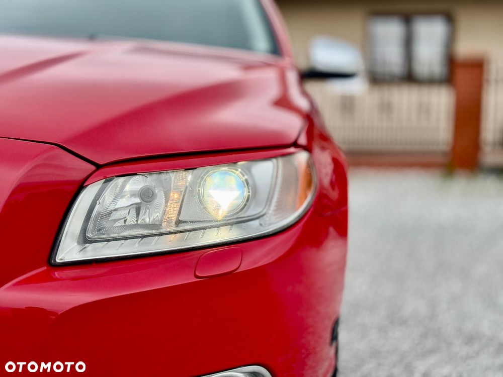 Volvo V70 2.5T R-Design Summum - 8