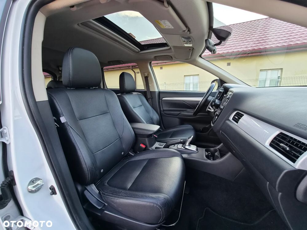 Mitsubishi Outlander 2.0 4WD Top - 29