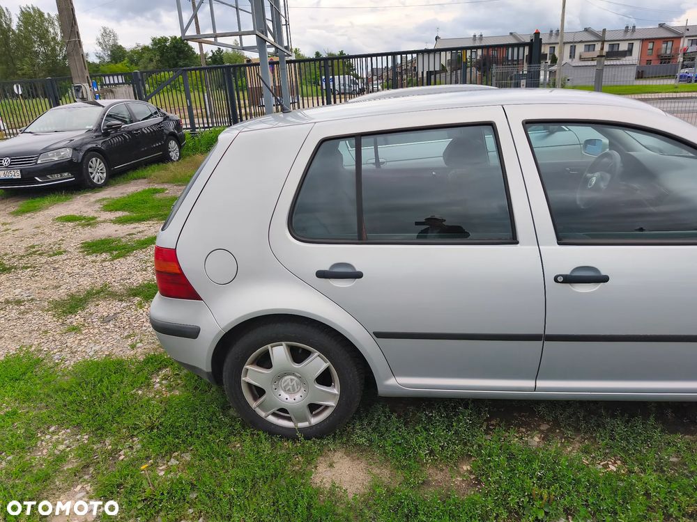 Volkswagen Golf 1.6 - 7