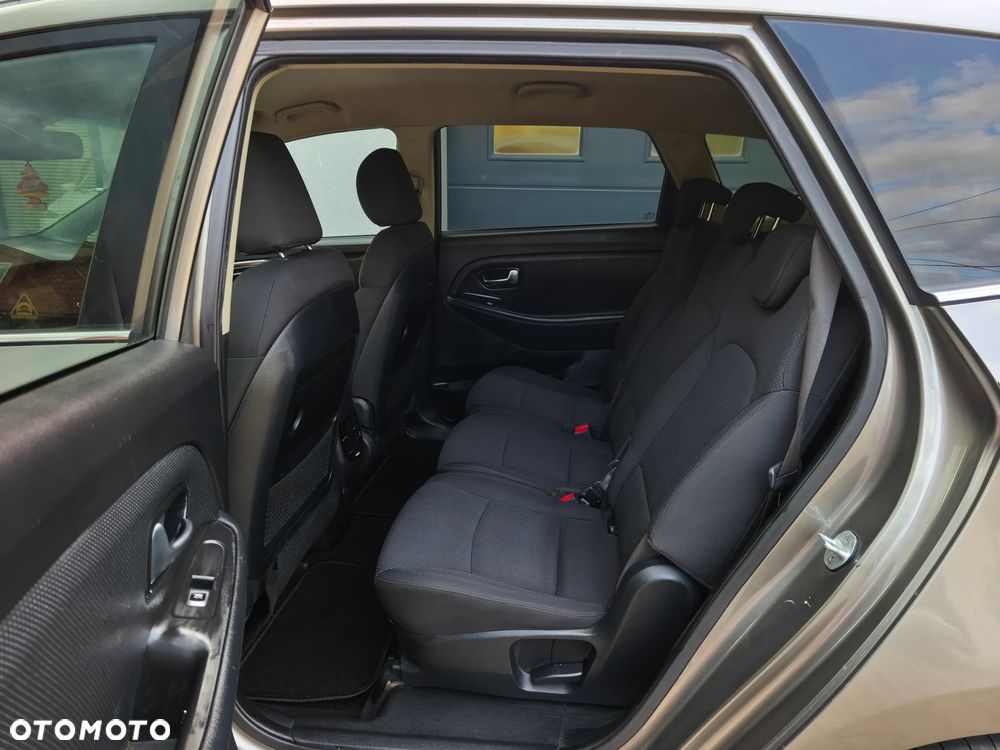 Kia Carens 1.7 CRDi M 7os EU6 - 8