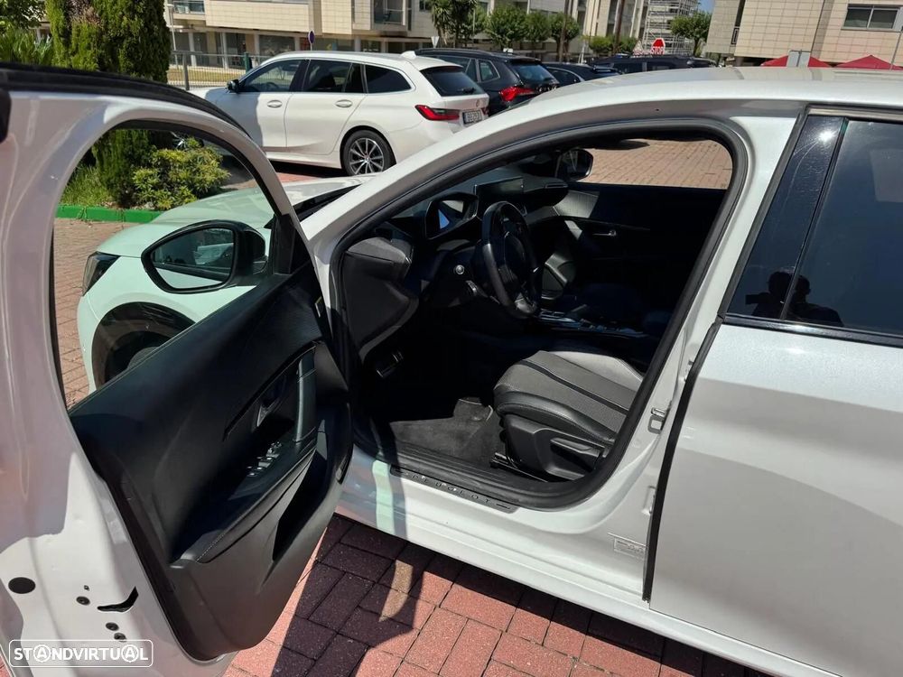 Peugeot e-208 - 22