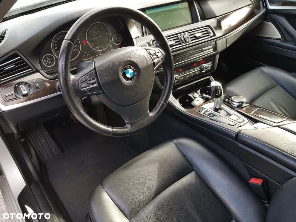 BMW Seria 5 525d Touring Sport-Aut - 33