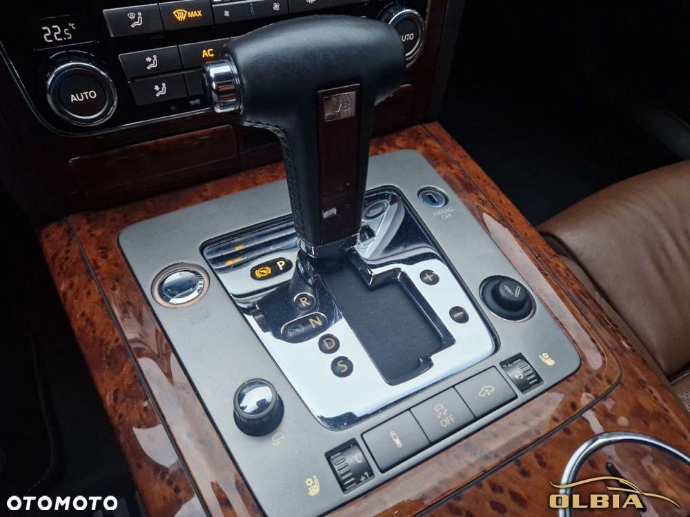 Volkswagen Phaeton - 36