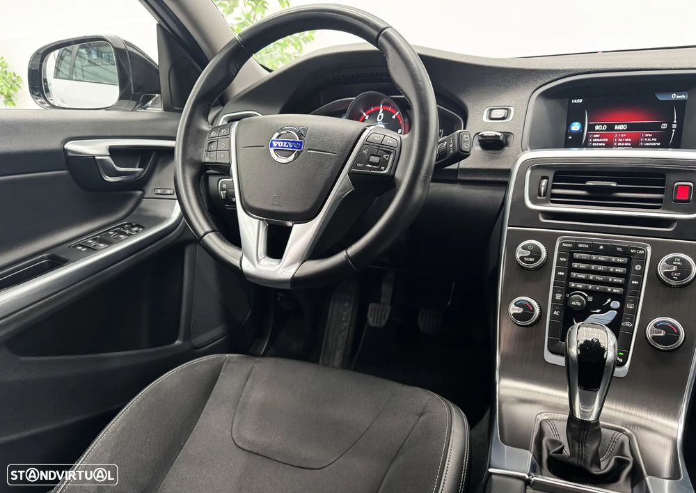 Volvo V60 2.0 D4 Momentum - 23