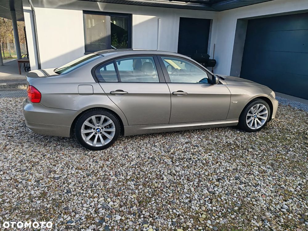 BMW Seria 3 320i - 26
